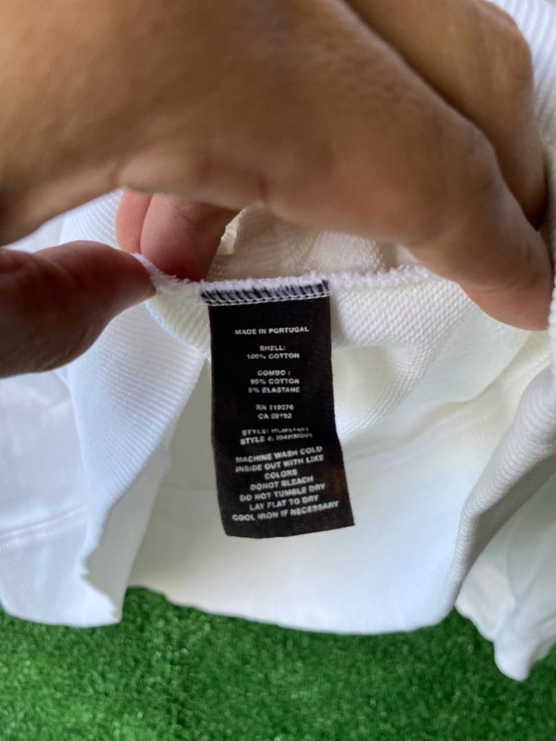 Helmut Lang HL Logo Hoodie White (Category: Luxury Apparel) located in Zamboanga. Submitted by rkrey (Listing ID 1460226050, Image 3). Description: Helmut Lang Box Logo White Hoodie Width 23.5 inches Length 30 inches No Issue & in Excellent Condition.