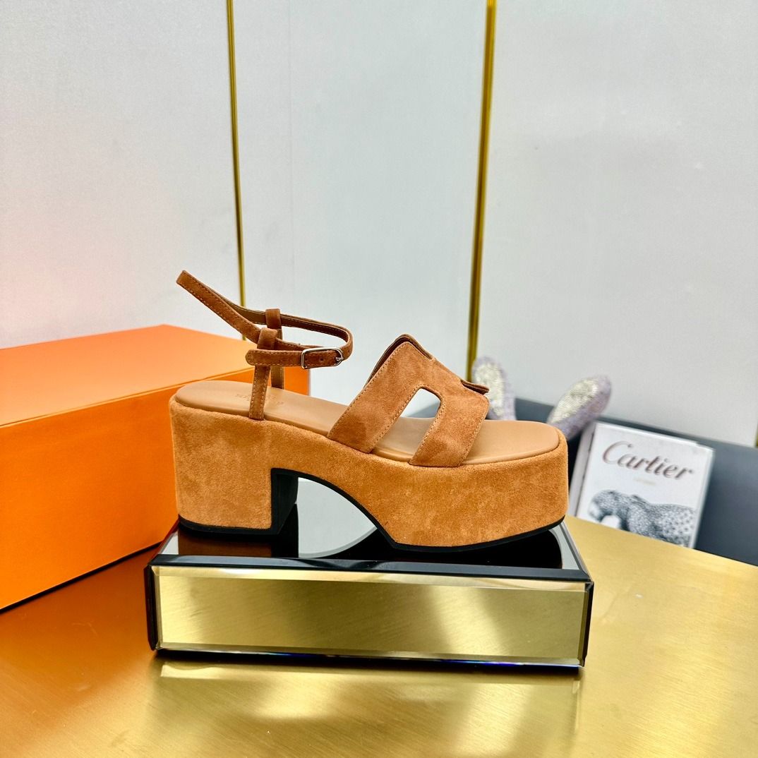 Hermes Classic H Thick Bottom Sandals (Category: Sandals) located in Pateros City. Submitted by wildocean.1848d9 (Listing ID 1460133218, Image 2). Description: .