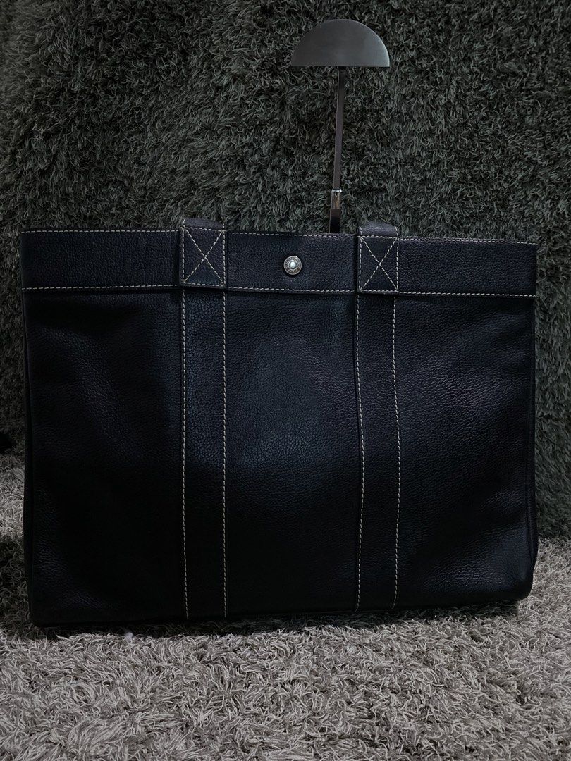 Hermes document bag (Category: Luxury Accessories) located in Tagum. Submitted by amarasluxbag (Listing ID 1460204454, Image 2). Description: Ganda ng leather neto May issue lang sa loob Pero di lagkit Parang vintage type Japan surplus ko nabili.
