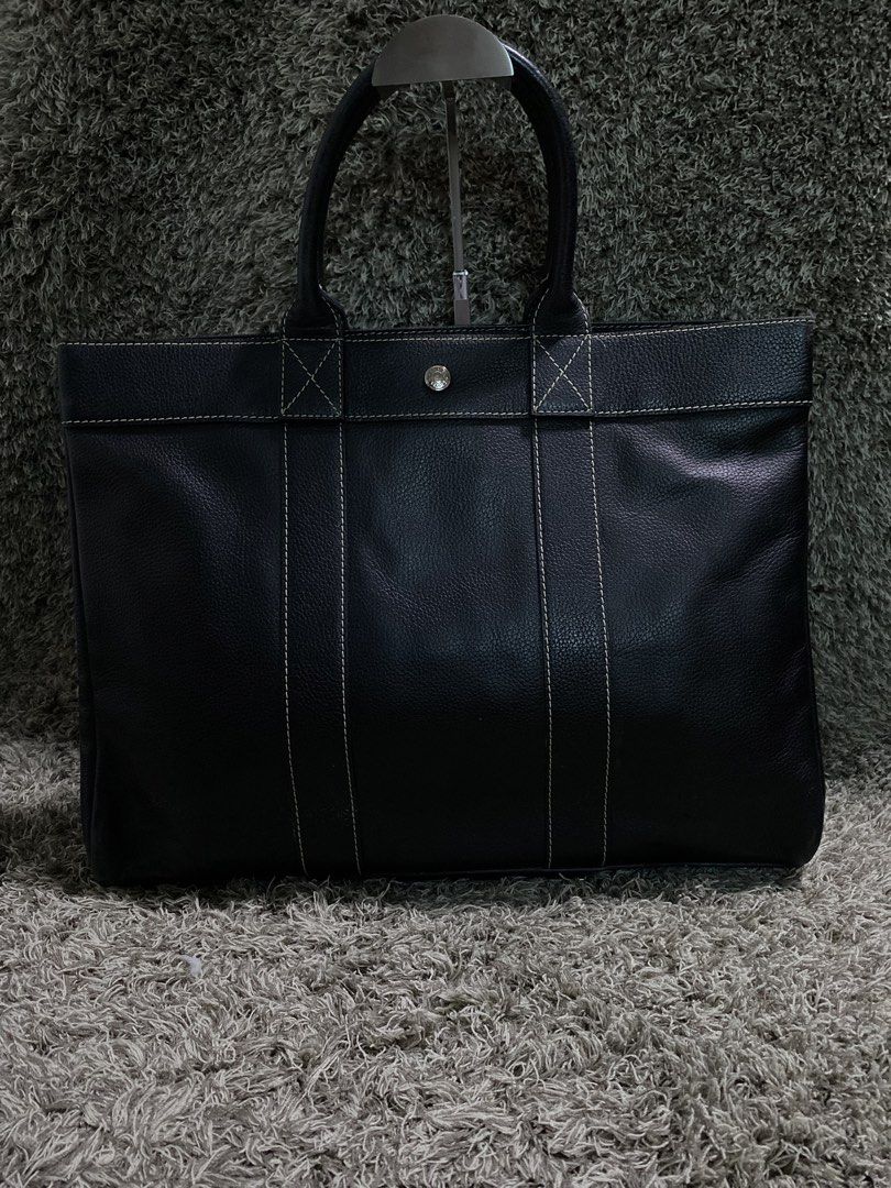 Hermes document bag (Category: Luxury Accessories) located in Tagum. Submitted by amarasluxbag (Listing ID 1460204454, Image 1). Description: Ganda ng leather neto May issue lang sa loob Pero di lagkit Parang vintage type Japan surplus ko nabili.