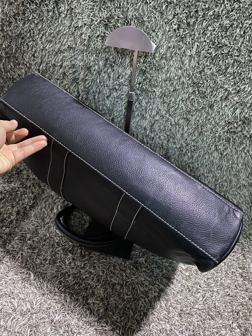 Hermes document bag (Category: Luxury Accessories) located in Tagum. Submitted by amarasluxbag (Listing ID 1460204454, Image 3). Description: Ganda ng leather neto May issue lang sa loob Pero di lagkit Parang vintage type Japan surplus ko nabili.