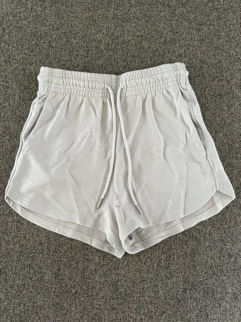 H&M Basics Drawstring Shorts (Category: Shorts) located in Quezon City. Submitted by snoopiii (Listing ID 1460180273, Image 1). Description: RFS: Decluttering.