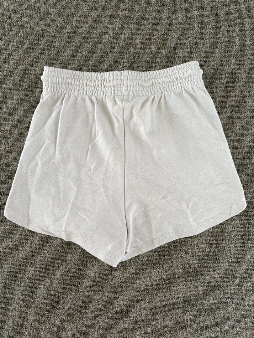 H&M Basics Drawstring Shorts (Category: Shorts) located in Quezon City. Submitted by snoopiii (Listing ID 1460180273, Image 2). Description: RFS: Decluttering.