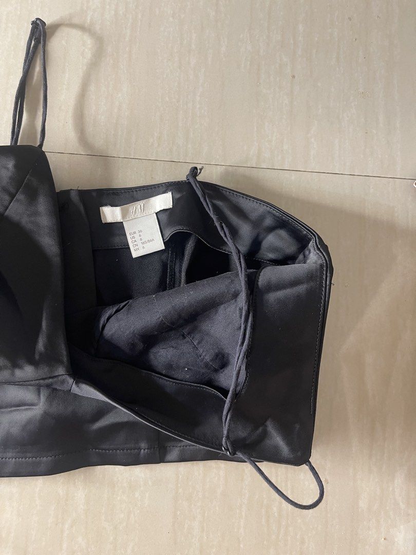 H&m black bustier top S (Category: Sleeveless) located in Baguio. Submitted by affordaprice_2600baguio (Listing ID 1460225521, Image 2). Description: .