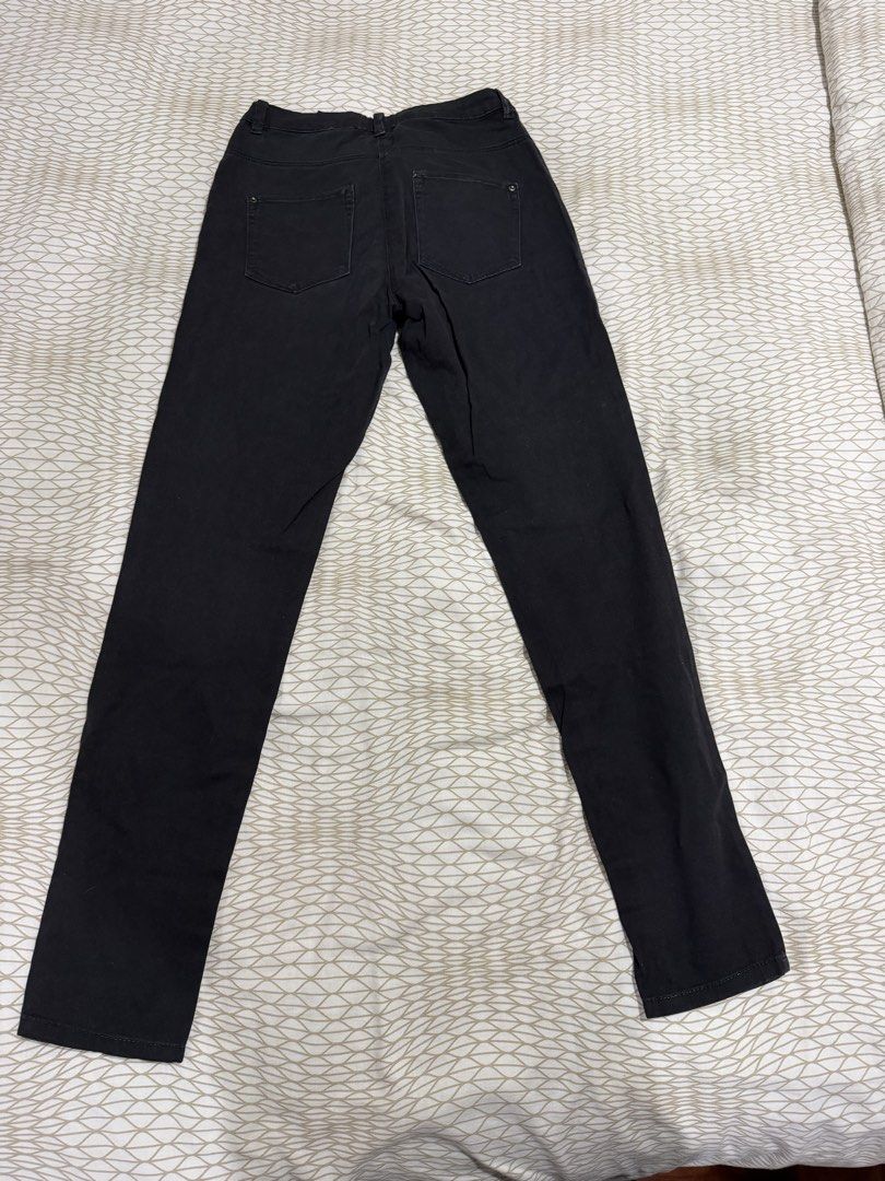 H&M Black Slim Pants (Category: Jeans) located in Mandaluyong City. Submitted by kqloset (Listing ID 1460166461, Image 2). Description: - H&M Black Straight Leg Pants - Size: EUR 34 / US 4 - Fits 25-26” - Made in Bangladesh - Essential wardrobe staple - Easy to pair with any top - Perfect for casual or smart casual outfits.