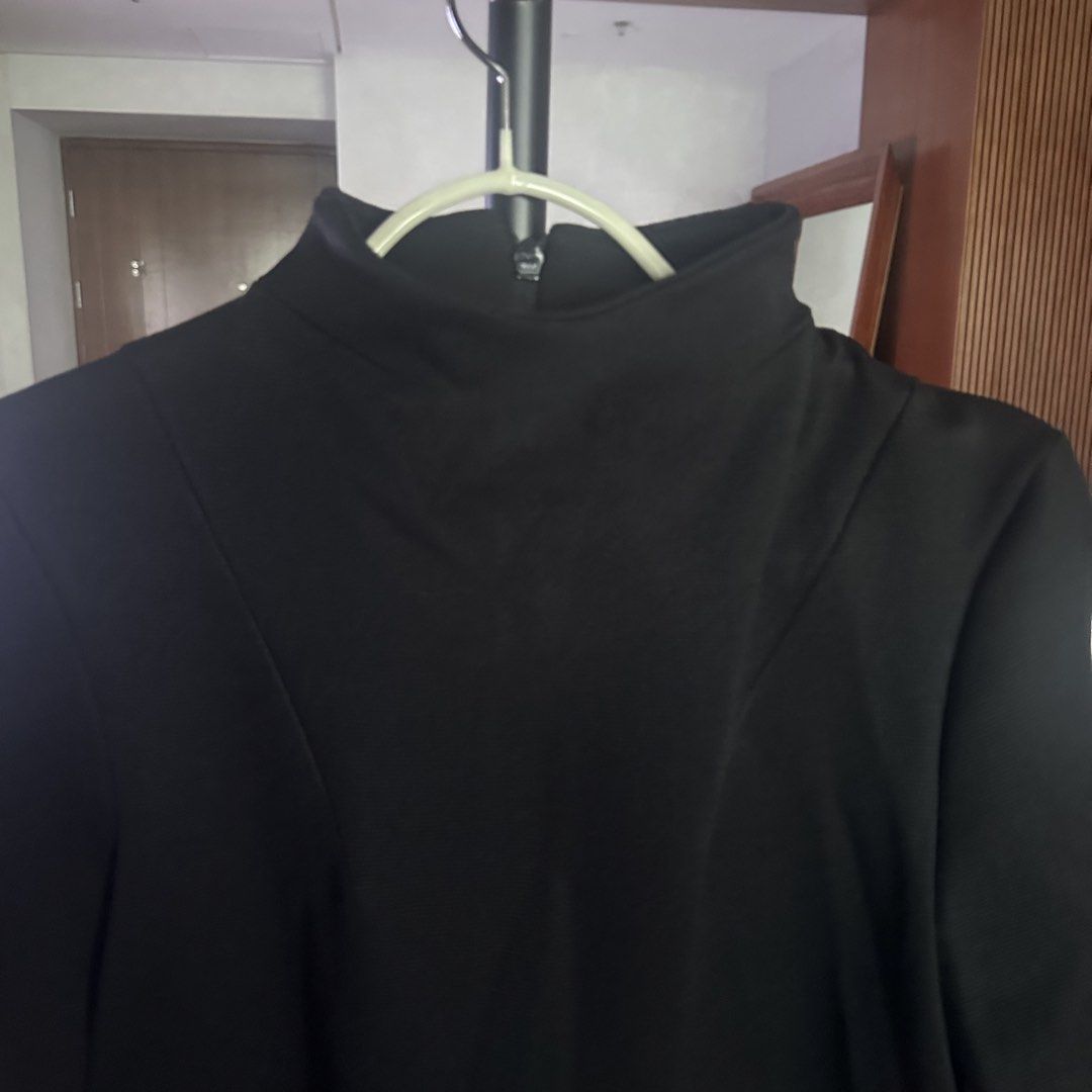 H&M black turtleneck jacket (Category: Coats, Jackets and Outerwear) located in Pasig City. Submitted by ynahperez (Listing ID 1460214272, Image 2). Description: .