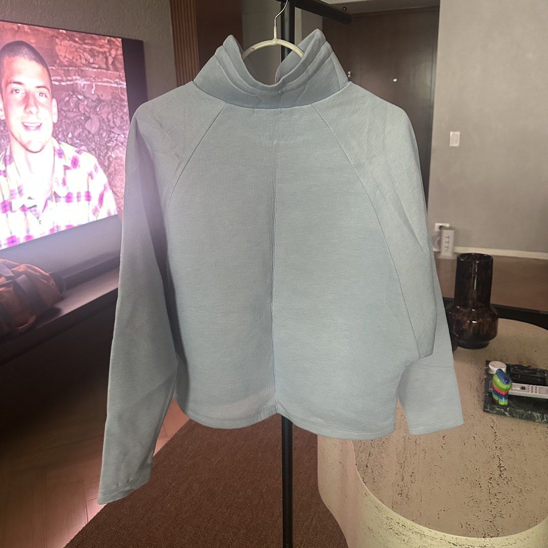 H&M blue turtleneck pullover (Category: Coats, Jackets and Outerwear) located in Pasig City. Submitted by ynahperez (Listing ID 1460217021, Image 3). Description: .