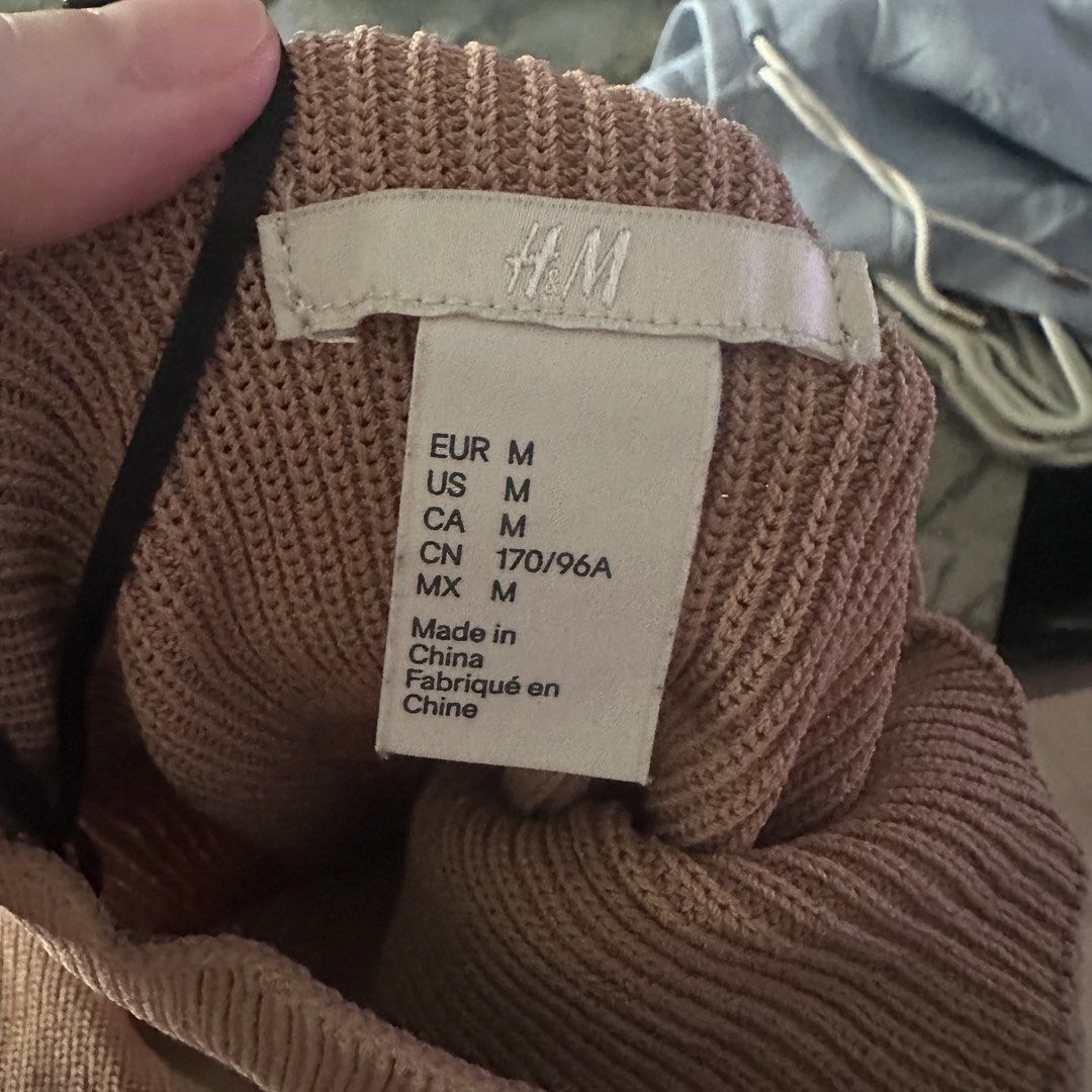 H&M brown knit sweater (Category: Coats, Jackets and Outerwear) located in Pasig City. Submitted by ynahperez (Listing ID 1460217287, Image 2). Description: .