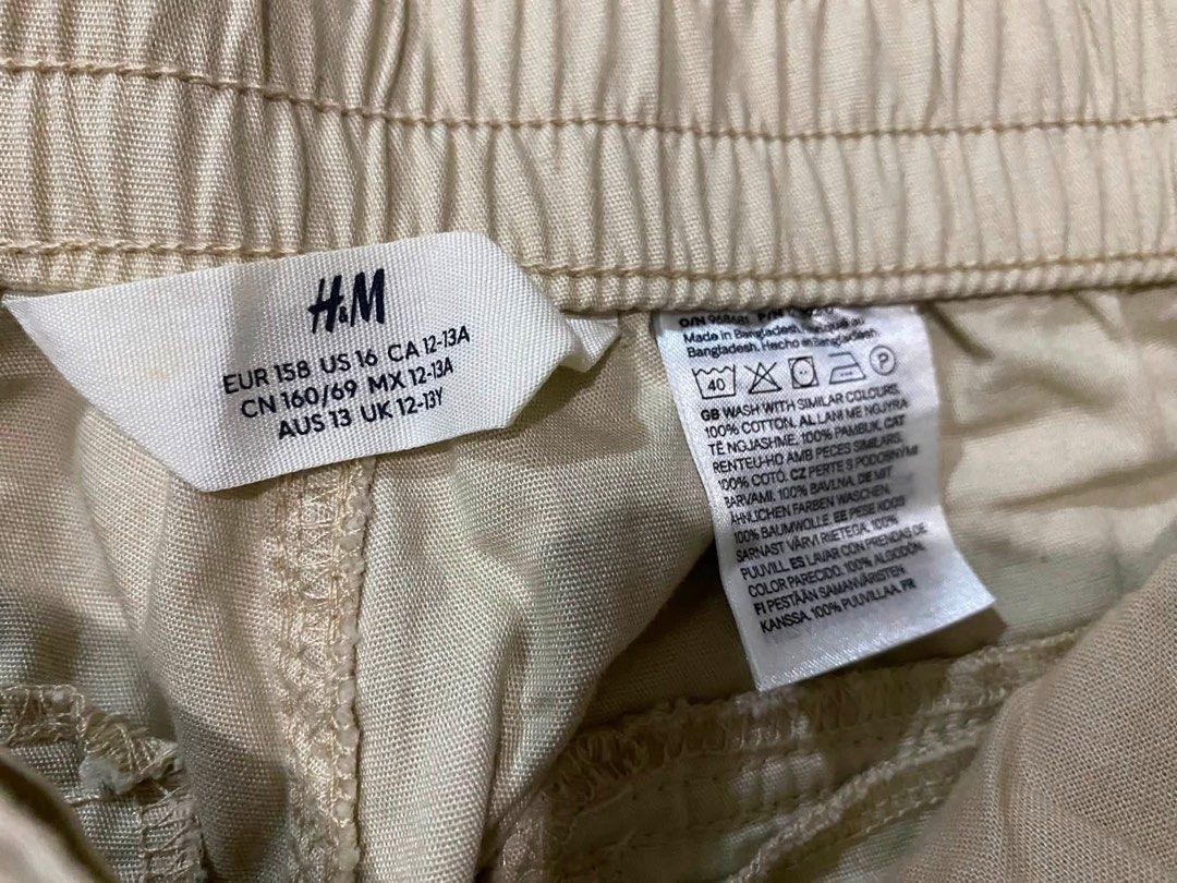 H&m cargo (Category: Jeans) located in Aparri. Submitted by lorielynsh63690 (Listing ID 1460155158, Image 2). Description: H&m cargo pants|size 27-28.