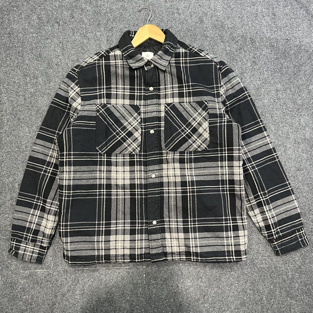H&M Checkered Overshirt (Category: Coats, Jackets and Outerwear) located in Baguio. Submitted by reworn.clo (Listing ID 1460222470, Image 2). Description: H&M Checkered Overshirt V-good-excellent condi Width 23-24. Length 28 Large on tag 880.