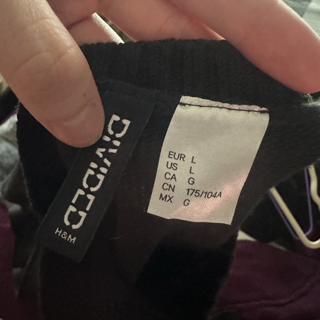 H&M christmas sweater (Category: Coats, Jackets and Outerwear) located in Pasig City. Submitted by ynahperez (Listing ID 1460216052, Image 3). Description: .