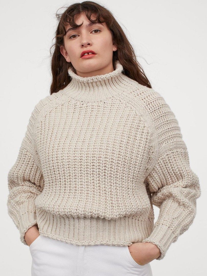 H&M Chunky Turtle Neck Sweater (Category: Longsleeves) located in Alburquerque. Submitted by thriftyssential (Listing ID 1460131545, Image 2). Description: 🌸H&M Chunky Turtle Neck Sweater 🔸Size: Small on tag . Fits Medium-Large since size runs big 🔸 Condition: in excellent condition. No flaws . 🔸 PHP 380 only✨ 🔸 Actual color is beige ‼️FIXED PRICE FOR ITEMS ON SALE‼️ 🔸 Color may vary due to lighting 🔸 Personal preloved 🔸 No when worn phot