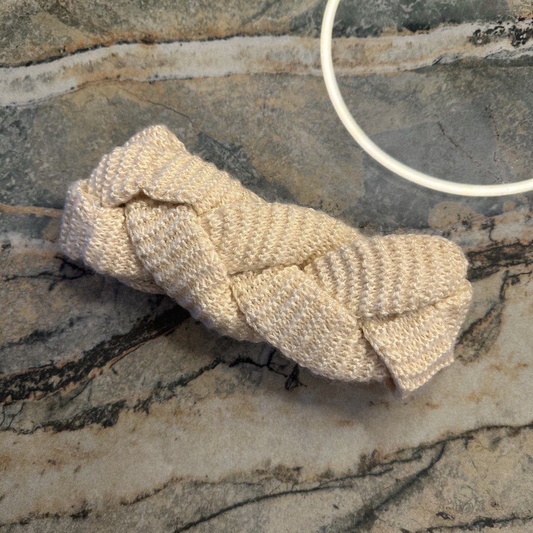 H&M cream braided headband (Category: Hair Accessories) located in Pasig City. Submitted by ynahperez (Listing ID 1460221763, Image 1). Description: .