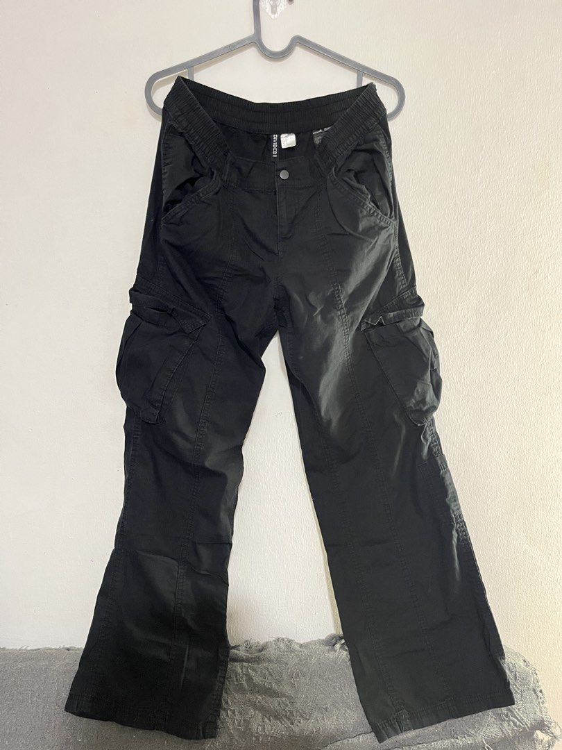 H&M Divided Black Cargo Pants (Category: Other Bottoms) located in Manila. Submitted by mazerunnr (Listing ID 1460240681, Image 1). Description: - Brand: H&M Divided - Color: Black - Style: Cargo Pants - Fit: Wide Leg - Features: Elastic waistband with drawstring, multiple pockets (front and side) - Occasion: Casual wear.
