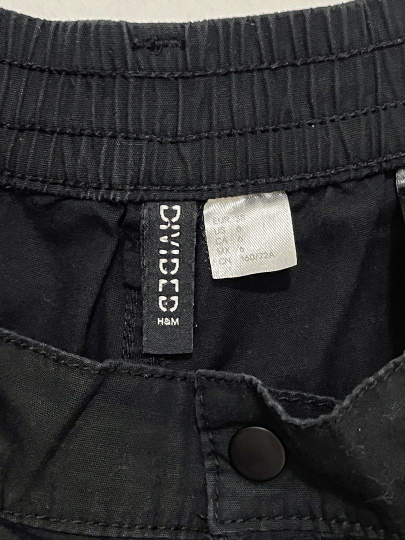 H&M Divided Black Cargo Pants (Category: Other Bottoms) located in Manila. Submitted by mazerunnr (Listing ID 1460240681, Image 3). Description: - Brand: H&M Divided - Color: Black - Style: Cargo Pants - Fit: Wide Leg - Features: Elastic waistband with drawstring, multiple pockets (front and side) - Occasion: Casual wear.