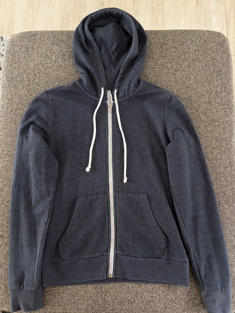 H&M Divided Zip-Up Hoodie (Category: Coats, Jackets and Outerwear) located in Quezon City. Submitted by snoopiii (Listing ID 1460179764, Image 1). Description: RFS: Decluttering .