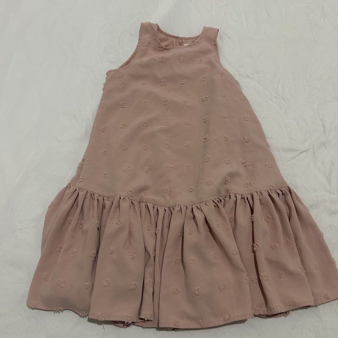 H&M Flounce Trimmed Dress (Category: Babies & Kids Fashion) located in Cainta. Submitted by prelovedbymarj (Listing ID 1460299961, Image 2). Description: .