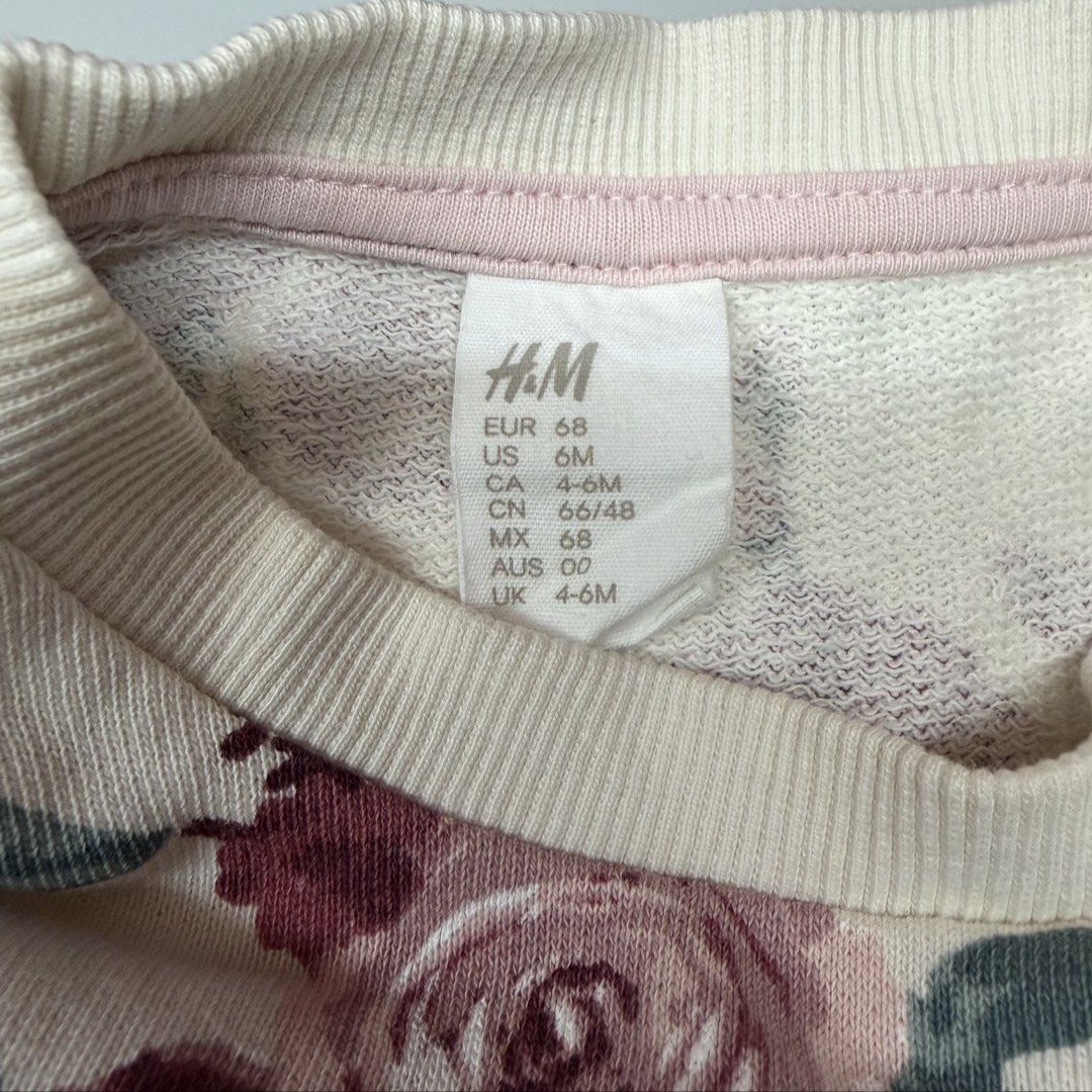 H&M flower sweater (Category: Babies & Kids Fashion) located in Manila. Submitted by coolandchic (Listing ID 1460230503, Image 2). Description: .