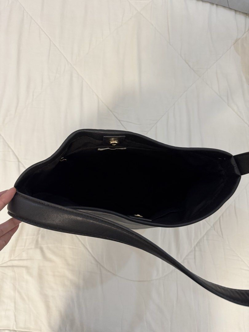 H&M Leather Tote Bag (Category: Tote Bags) located in Butuan. Submitted by notcwp (Listing ID 1460289088, Image 3). Description: .