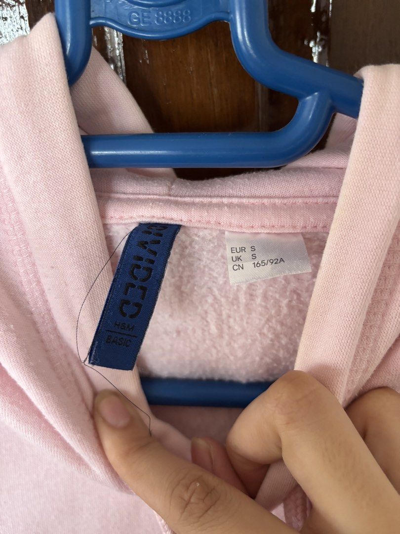 H&M light pink hoodie (Category: Hoodies) located in Las Pinas. Submitted by piarre (Listing ID 1460150605, Image 3). Description: ~ rfs: i dont use it ~ bought from h&m store ~ small size in mens ~ on-hand, no flaws ~ shipping shall be shouldered by buyer!(j&t shipping is usually for ₱65 only) ~ mop: gcash, paymaya, bpi bank transfer, paypal ~ can create a bundle with other items i sell just send me an offer! ~ feel free to msg me for any inquir