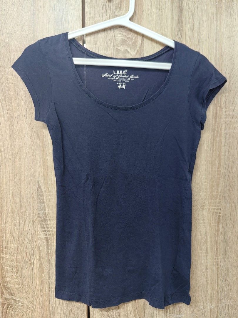 H&M LOGO Basic Scoop Neck T-shirt Navy Blue (Category: Shirts) located in Las Pinas. Submitted by offtonewhome (Listing ID 1460197992, Image 1). Description: - Navy blue H&M LOGO basic tee - Scoop neck, short sleeves - Soft and comfortable material - Versatile for layering or wearing alone - Essential wardrobe staple.