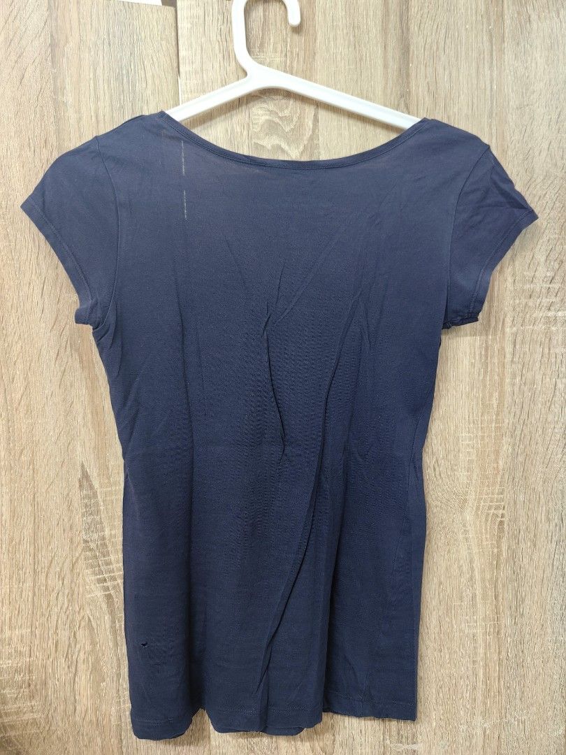 H&M LOGO Basic Scoop Neck T-shirt Navy Blue (Category: Shirts) located in Las Pinas. Submitted by offtonewhome (Listing ID 1460197992, Image 2). Description: - Navy blue H&M LOGO basic tee - Scoop neck, short sleeves - Soft and comfortable material - Versatile for layering or wearing alone - Essential wardrobe staple.