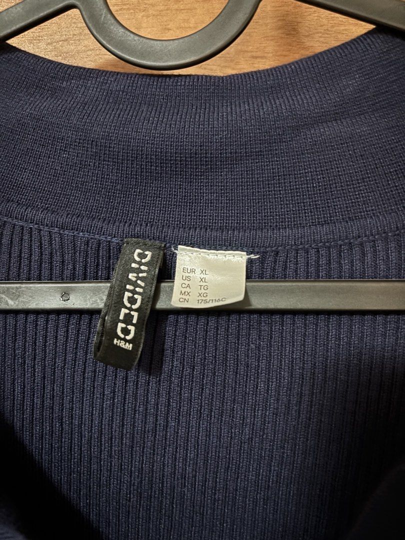 H&M Navy Blue Collared Knit Top (Category: Blouses) located in Trece Martires City. Submitted by decluttercloset_niks (Listing ID 1460300339, Image 2). Description: - barely worn, no issues 📍 Trece Martires, Cavite 💸 MOP: GCash / Metrobank 🛵 MOD: Lalamove • Pay first — buyer shoulders the delivery fee. • For clothes, I do next-day delivery so I can properly prepare your order before sending it out. .