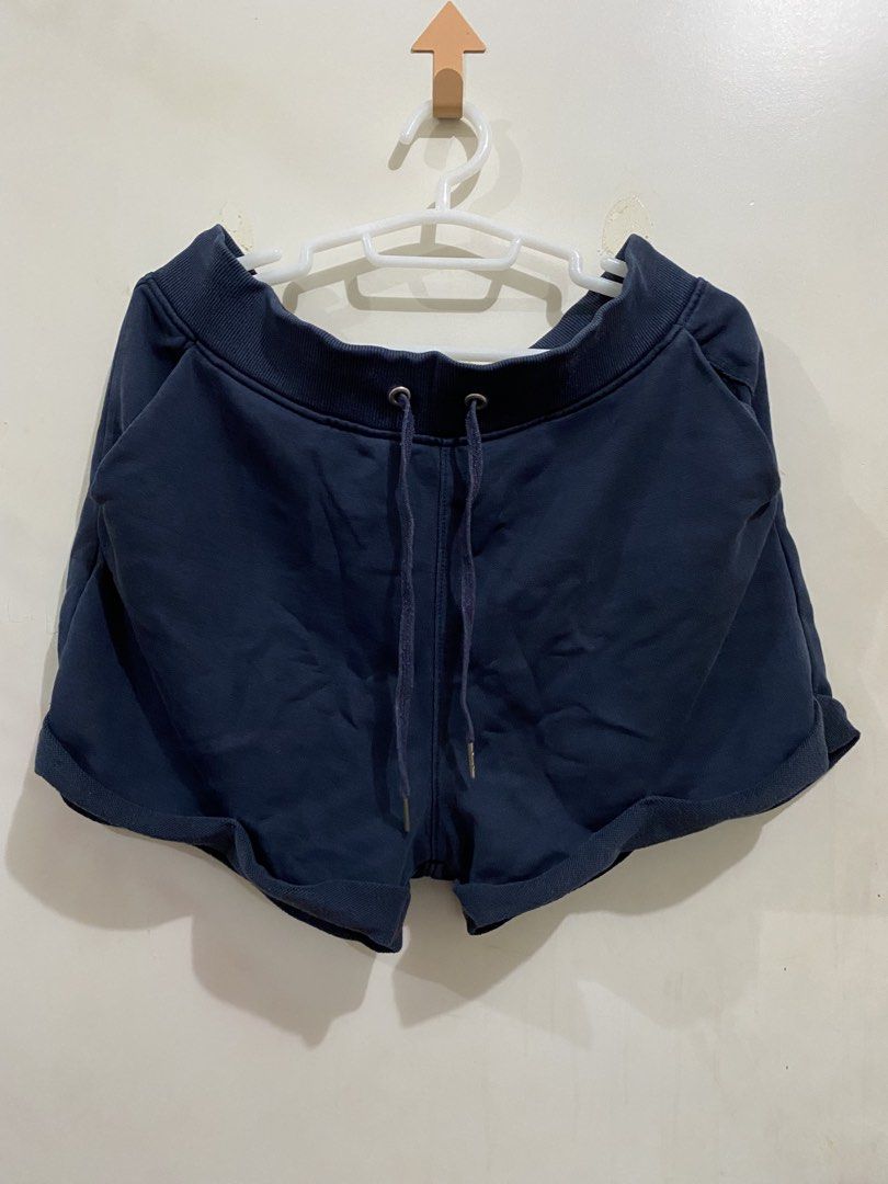H&M Navy Blue Sweat Shorts (Category: Shorts) located in Taguig. Submitted by maly01_ (Listing ID 1460209783, Image 1). Description: dm for inquiries :).