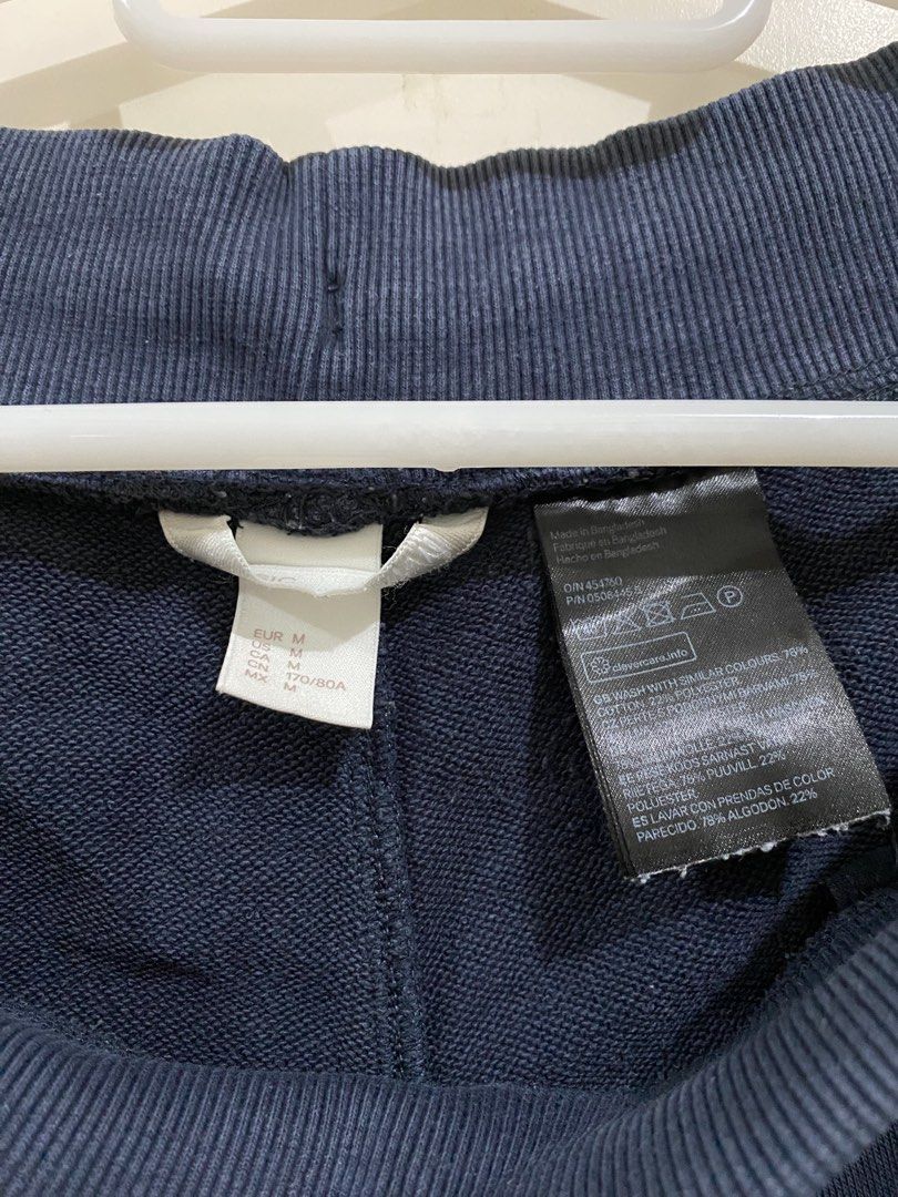H&M Navy Blue Sweat Shorts (Category: Shorts) located in Taguig. Submitted by maly01_ (Listing ID 1460209783, Image 3). Description: dm for inquiries :).