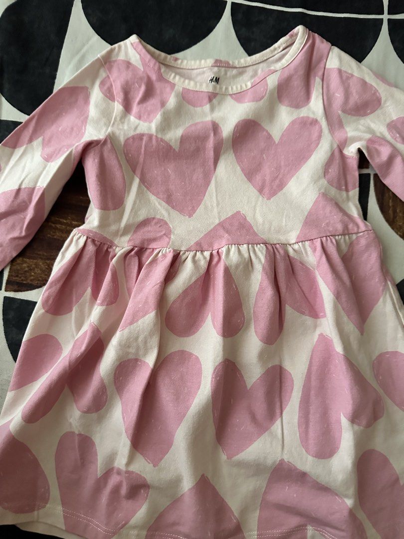 H&M Pink Hearts Dress (Category: Babies & Kids Fashion) located in Makati City. Submitted by jannst (Listing ID 1460135624, Image 2). Description: .