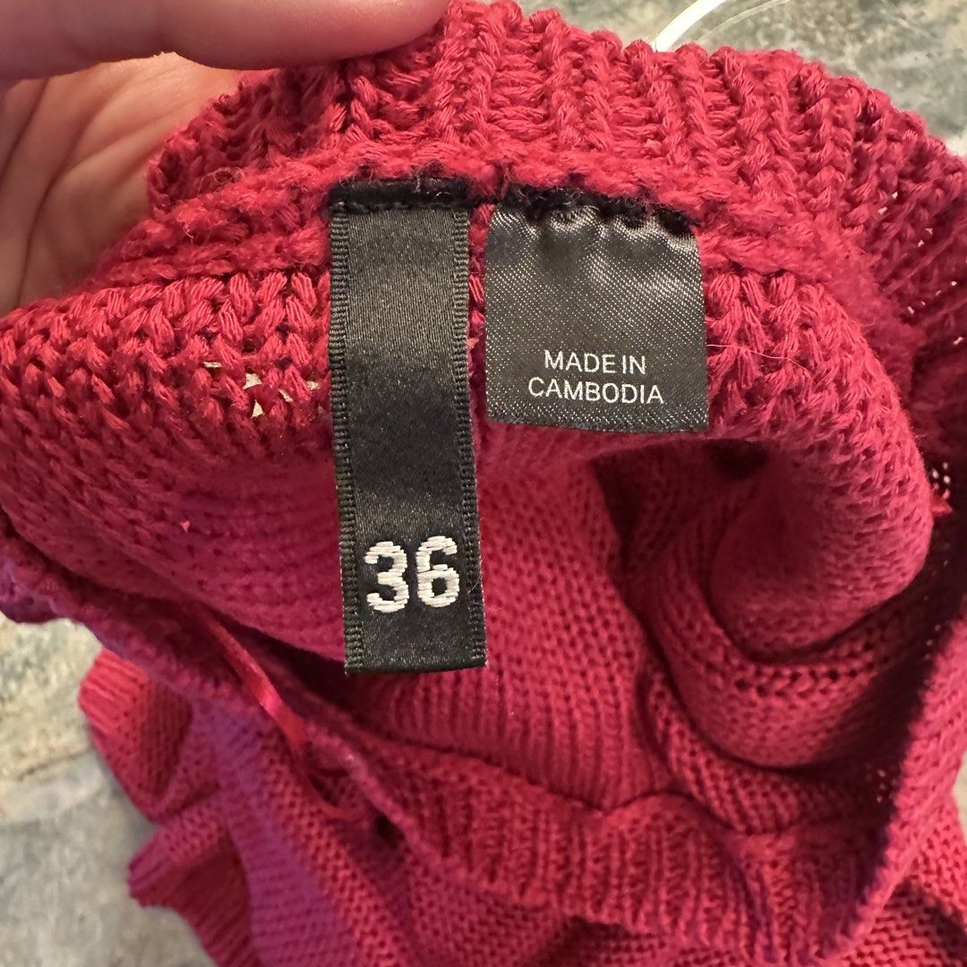 H&M pink knit sweater (Category: Coats, Jackets and Outerwear) located in Pasig City. Submitted by ynahperez (Listing ID 1460204775, Image 2). Description: .