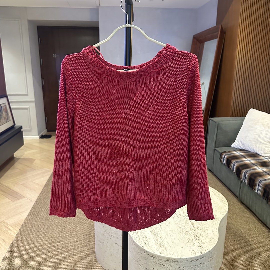 H&M pink knit sweater (Category: Coats, Jackets and Outerwear) located in Pasig City. Submitted by ynahperez (Listing ID 1460204775, Image 1). Description: .