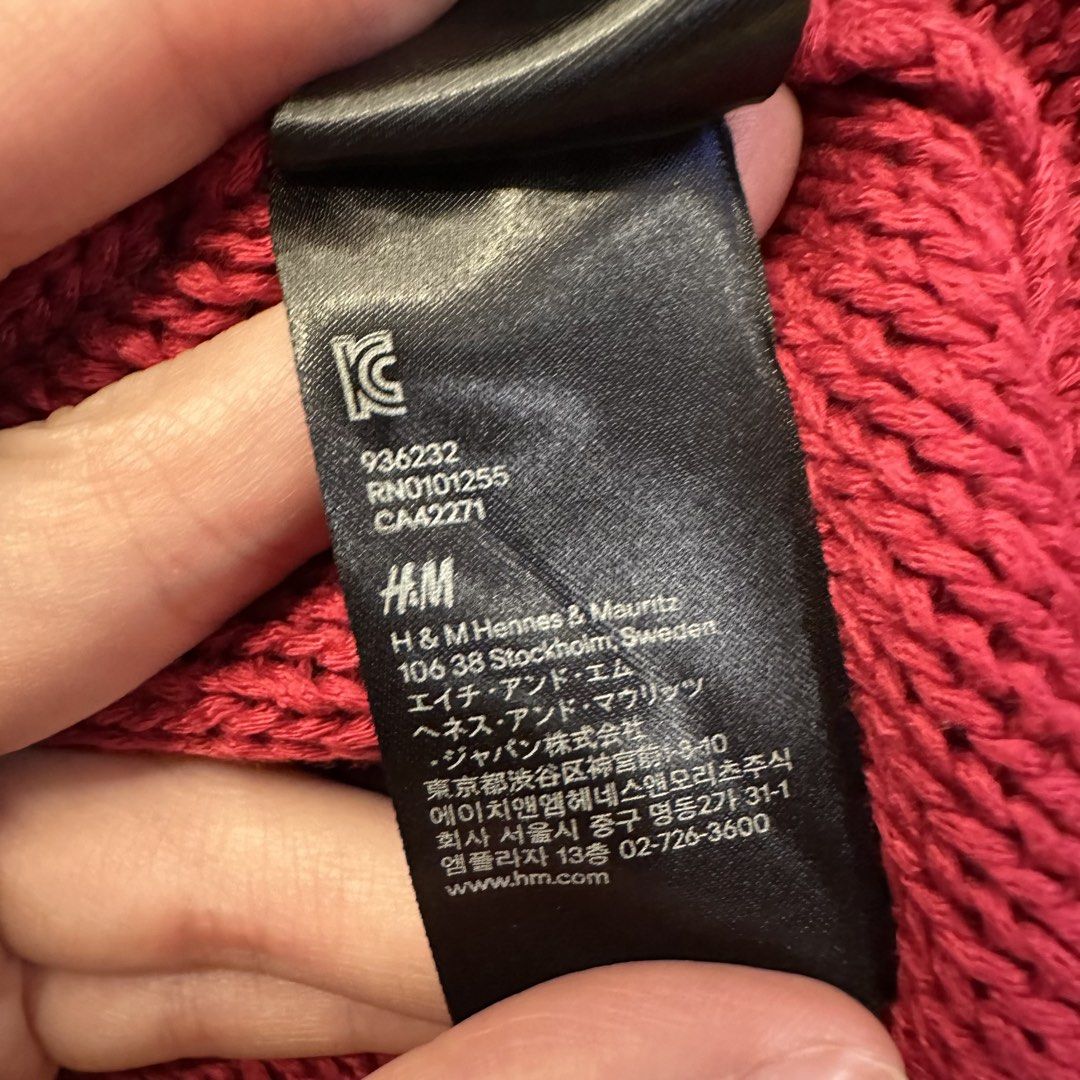 H&M pink knit sweater (Category: Coats, Jackets and Outerwear) located in Pasig City. Submitted by ynahperez (Listing ID 1460204775, Image 3). Description: .