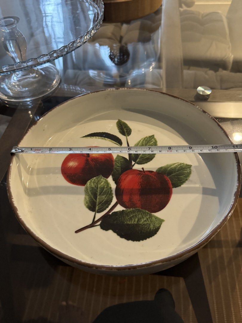 H&M round serving bowl (Category: Dinnerware & Cutlery) located in San Juan City. Submitted by sageberries (Listing ID 1460180205, Image 1). Description: .