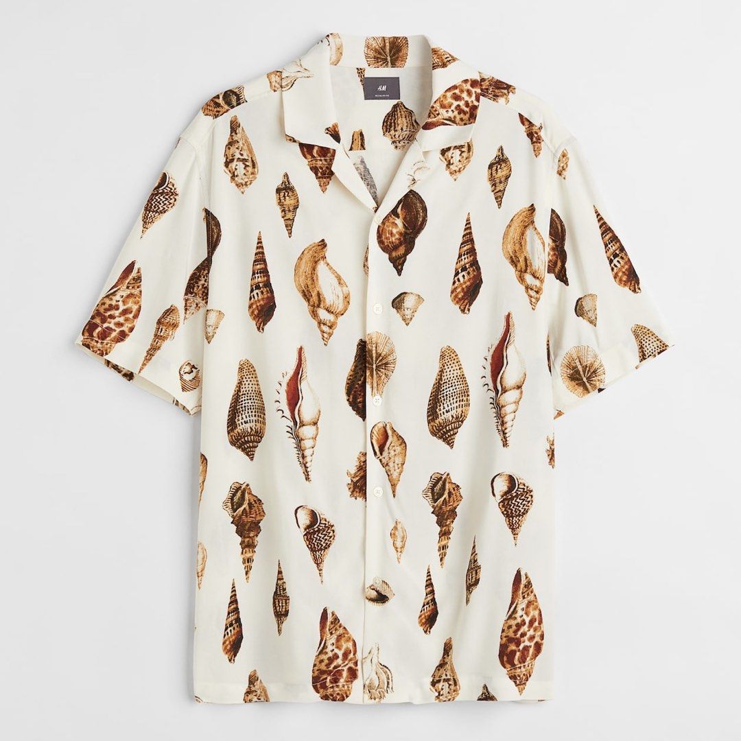 H&M Shell Patterned Resort Shirt (Category: Formal Shirts) located in General Trias. Submitted by seconddegreeco (Listing ID 1460259705, Image 1). Description: H&M Shell Patterned Resort Shirt medium best fit Large 28 length 23 width Excellent ‼️ No issue.