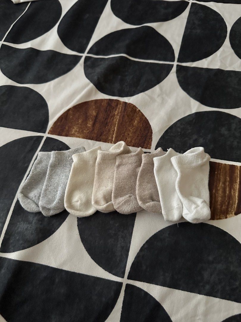 H&M Socks (Category: Babies & Kids Fashion) located in Makati City. Submitted by jannst (Listing ID 1460157598, Image 2). Description: .
