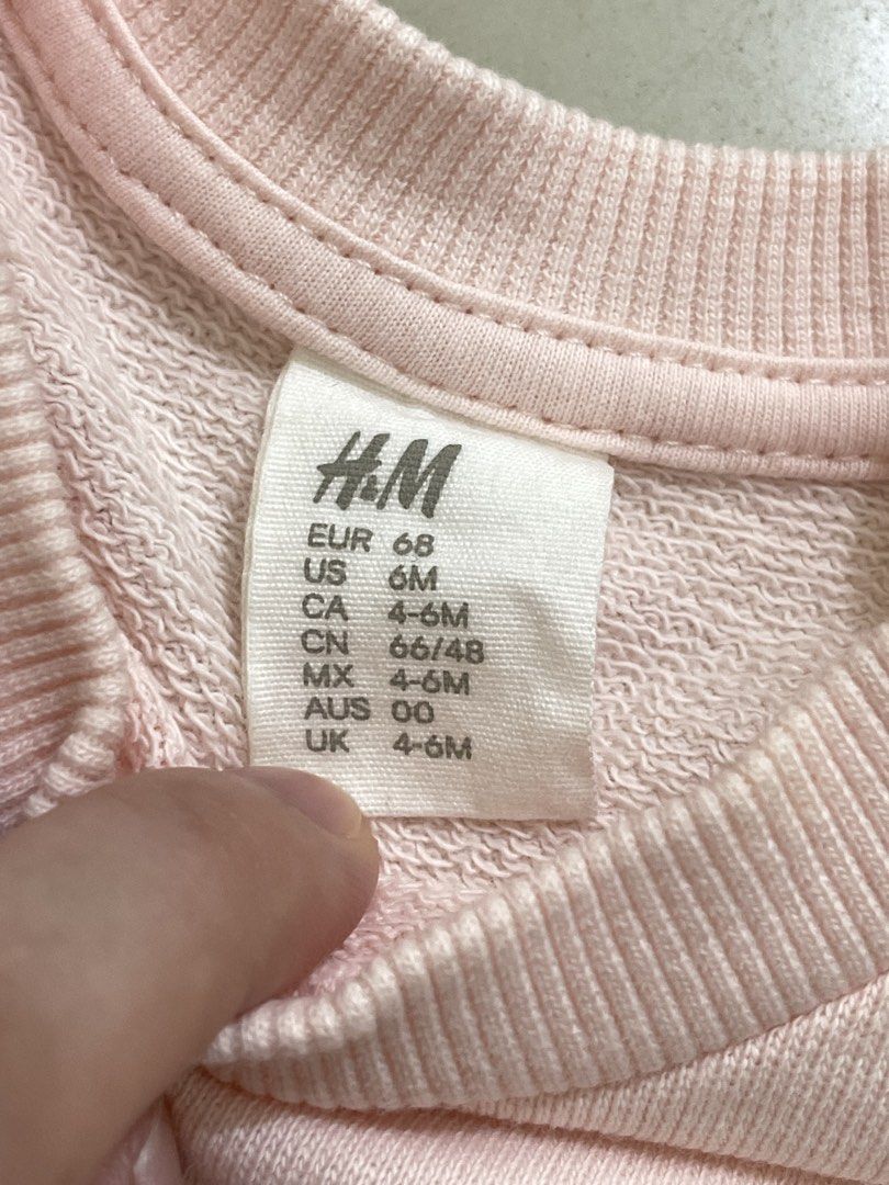 H&M Sweatshirt and Leggings Set (Category: Babies & Kids Fashion) located in Manila. Submitted by sabby.yy (Listing ID 1460292009, Image 2). Description: - H&M baby girl set - Size: 6 months - Condition: Minor faint stains on both items (see pictures).