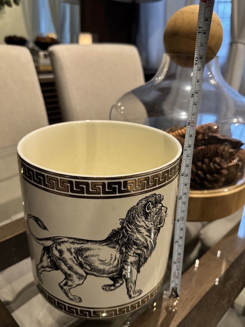 H&M Vase (Category: Vases & Decorative Bowls) located in San Juan City. Submitted by sageberries (Listing ID 1460187053, Image 3). Description: .