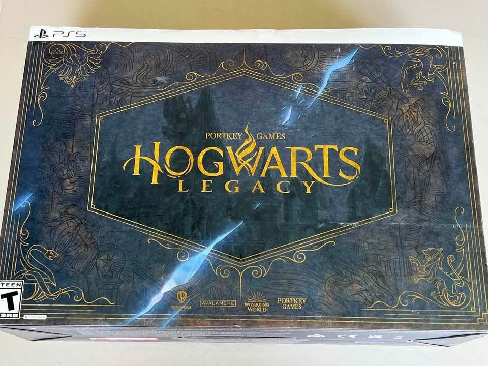 Hogwarts Legacy PS5 Collector’s Edition (Category: PlayStation) located in Caloocan City. Submitted by newgem_758a67 (Listing ID 1460286109, Image 1). Description: • Opened for inspection and for picture taking. It was never displayed • Includes the steelbook and the iconic Floating Wand + Book of Knowledge display • Full game not included • Digital game codes included but may already be expired due to the original release .