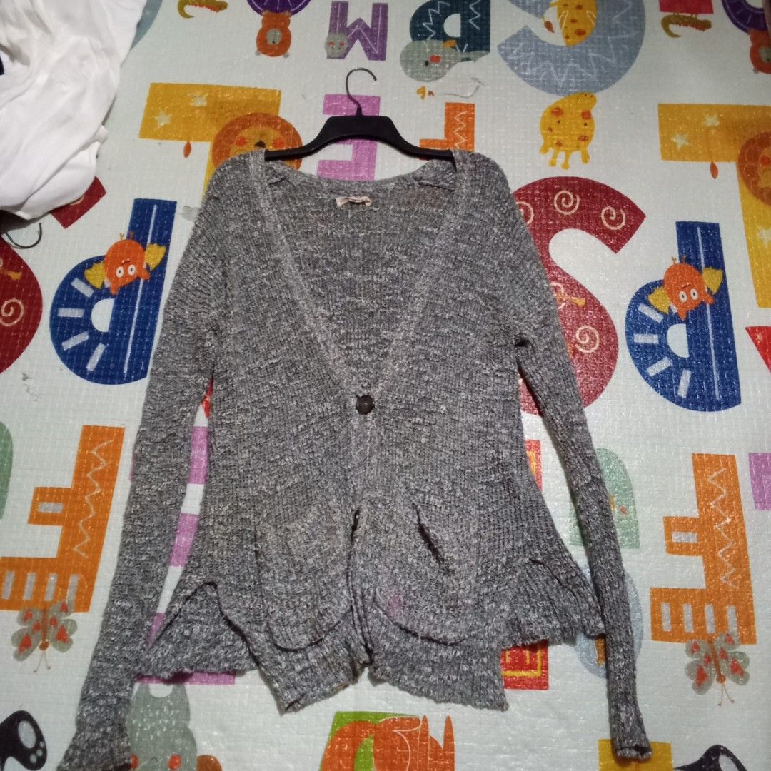 Hollister (Category: Blouses) located in Manila. Submitted by tcbukay_zxc25 (Listing ID 1460254770, Image 1). Description: Hollister size m to l.