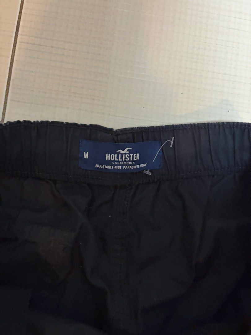 Hollister Cargo Pants (Category: Jeans) located in General Trias. Submitted by decluttersznn (Listing ID 1460288237, Image 2). Description: Hollister Cargo Pants Size on Tag: M Used 1-2x.
