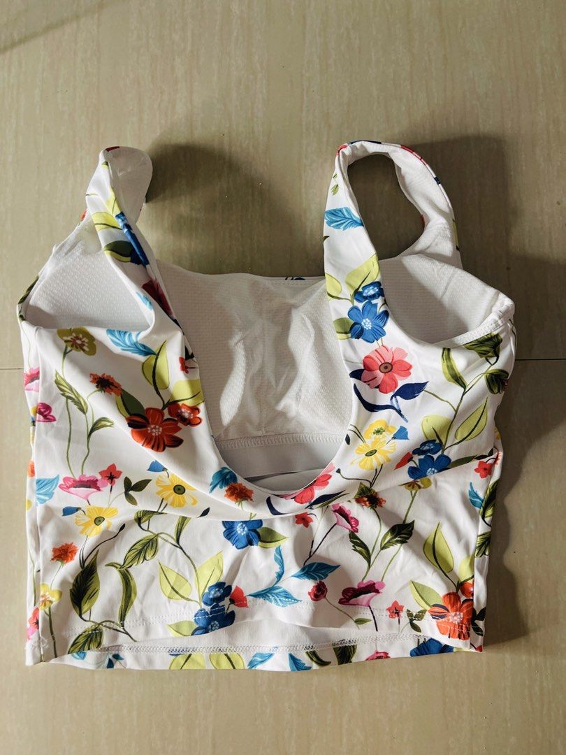 HQ padded floral squareneck M (Category: Activewear) located in Baguio. Submitted by affordaprice_2600baguio (Listing ID 1460223826, Image 2). Description: .