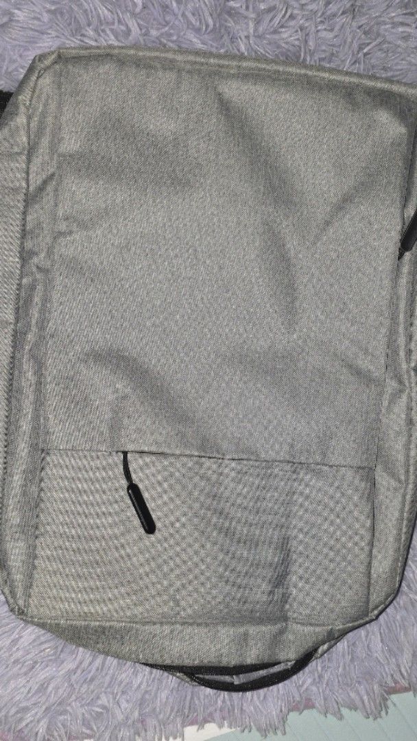Huawei Laptop Bag 16inch (Category: Laptop Bags & Sleeves) located in Talisay. Submitted by aschewzzn_finds (Listing ID 1460299021, Image 1). Description: Huawei Laptop Backpack – Gray • Original Huawei laptop backpack/freebie • Unused / stored only • Clean and in good condition • Spacious with multiple compartments • Suitable for laptop, charger, documents & everyday essentials RFS: Not in use / decluttering .