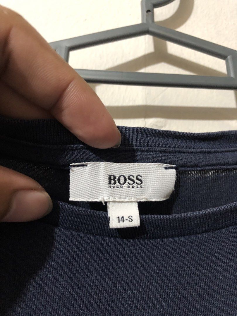 HUGO BOSS Script Shirt (Category: Tshirts & Polo Shirts ) located in Manila. Submitted by raremountain00 (Listing ID 1460271963, Image 2). Description: Authentic Excellent condition No issue.