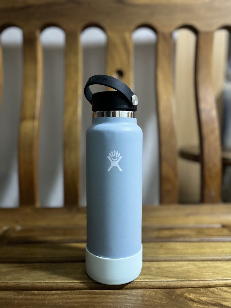 Hydro Flask 40 oz Wide Mouth Bottle (Category: Water Bottles & Tumblers) located in Davao. Submitted by reenscloset22 (Listing ID 1460283849, Image 2). Description: -Mouth cap is not the original cap upon buying - Comes with a sky blue boot - Sf will be shouldered by the buyer -Price is negotiable -Original Price: Php 2,990.
