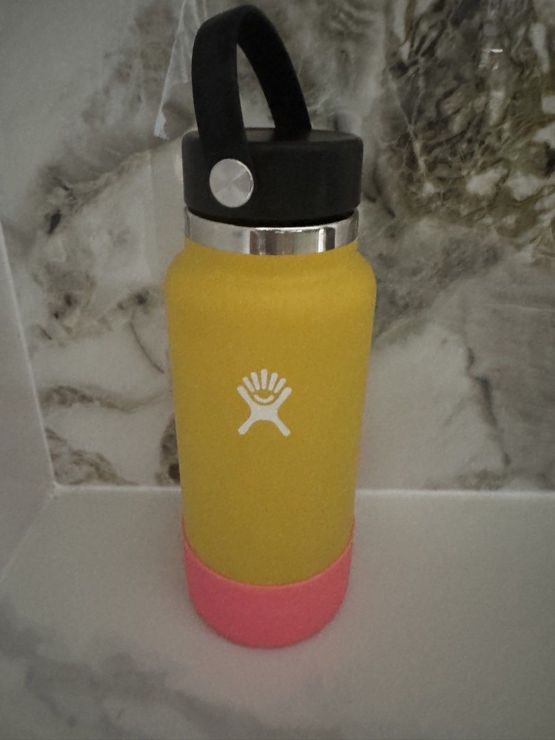 HYDROFLASK 32oz (Category: Water Bottles & Tumblers) located in Manila. Submitted by decluterthings888 (Listing ID 1460198330, Image 1). Description: .