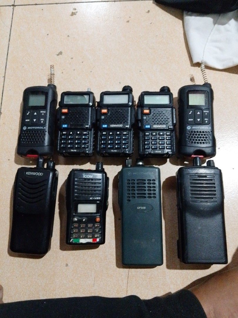 Icom & Kenwood (Category: Walkie-Talkie) located in Quezon City. Submitted by mhond-ray192512 (Listing ID 1460241432, Image 3). Description: For sale: Aspack 5pcs. kenwood/ 1 icom ic-v85 & 3pcs.motorola. pm sa interested🛵🚙.