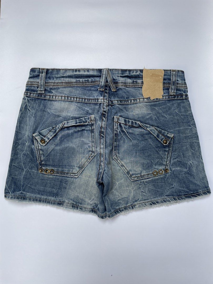 INSIDE GIRLS Denim Shorts (Category: Shorts) located in Davao. Submitted by riab_qt (Listing ID 1460301904, Image 2). Description: - Brand: INSIDE GIRLS - Style: Cute Denim Shorts - Waist Fit: 28" to 30" - Length: 12" - Details: Classic blue wash, distressed accents - Occasion: Casual wear.