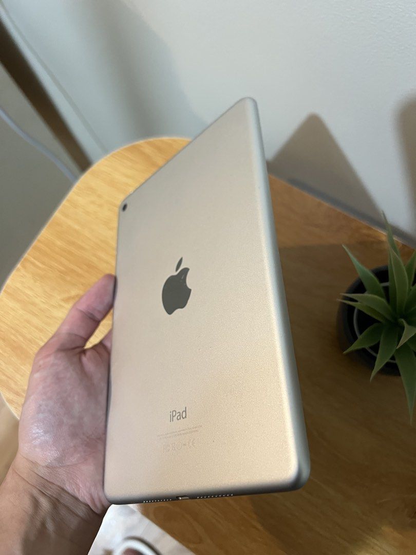 iPad mini 4 (16gb) (Category: iPad) located in Muntinlupa City. Submitted by jaakh (Listing ID 1460260854, Image 2). Description: iPad mini 4 (16gb) Battery health 88.8% (285 cycles), 4552 mAh max capacity. Some light scratches on screen. Not noticeable when using the iPad. Only noticeable when light is put against screen. .