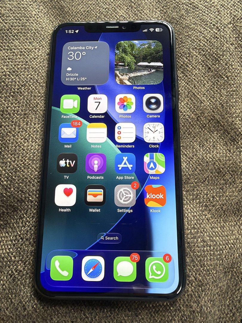 iphone 11 pro max 256gb (Category: iPhone 11 Series) located in Calamba. Submitted by bry312 (Listing ID 1460160204, Image 2). Description: iphone 11 pro max 256g 99% smooth all in no dents or scuffs no icloud issue reset all you want issue: battery service but its still usable the battey can last up to more hours if frequently use meet up only in sm calamba no shipping para iwas scam.